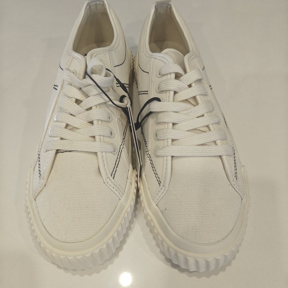 Zara White Canvas Low-Top Sneakers with Black Stitching